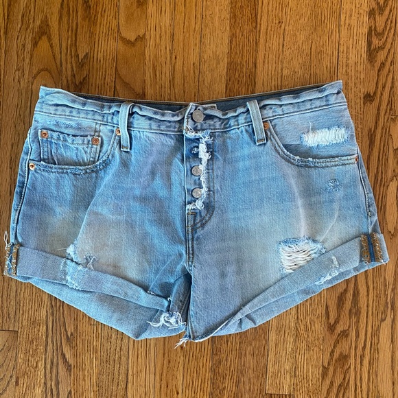 Levi’s Custom Roll Hem Shorts - Picture 2 of 4